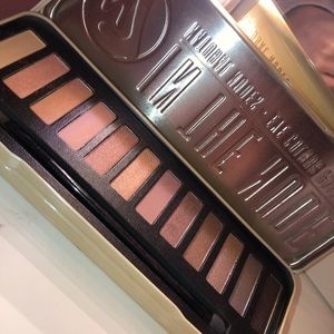 “IN THE NUDE” natural nudes eye colour palette